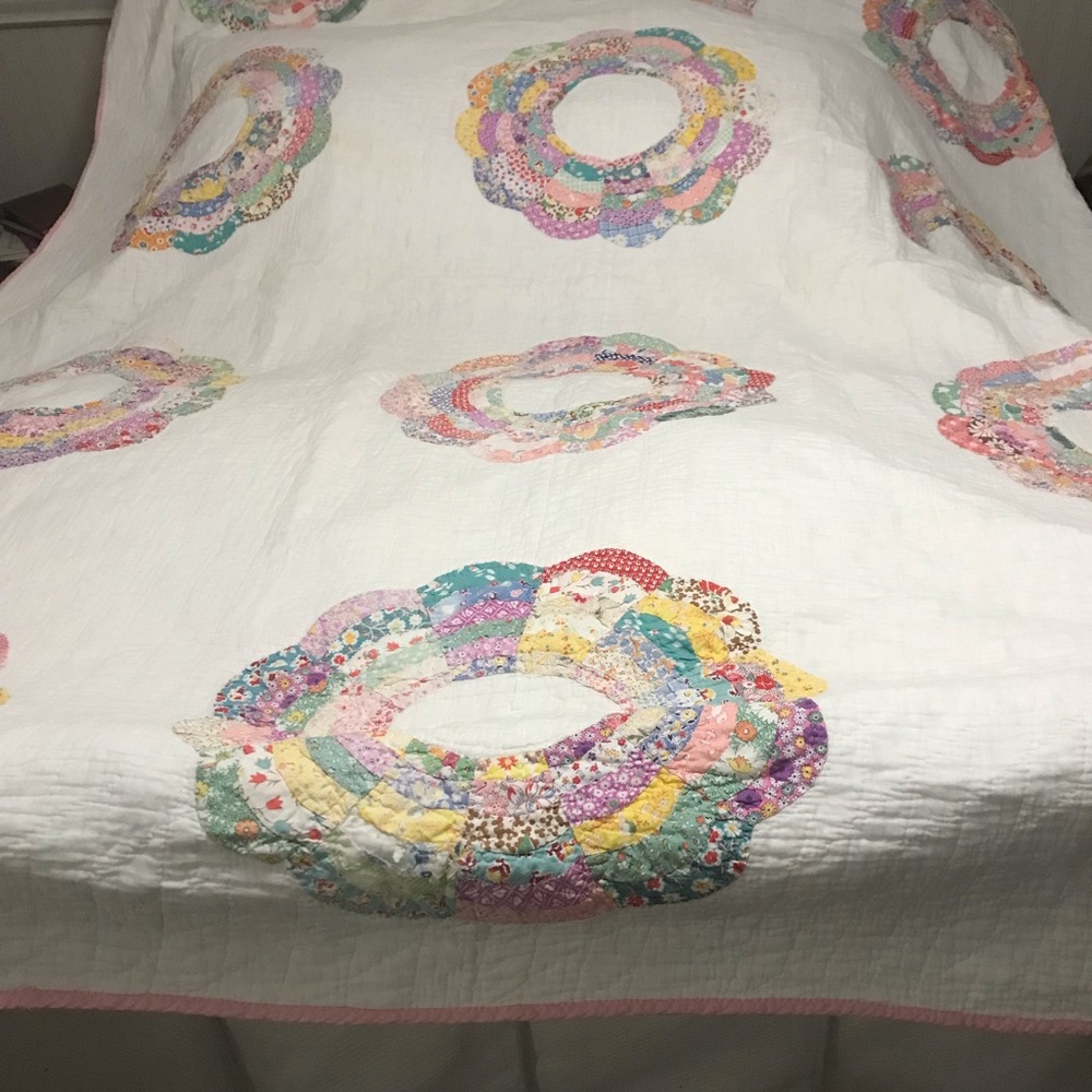 Vintage Dresden plate quilt